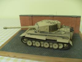Tiger

Italeri 1/35, ecsettel festve.