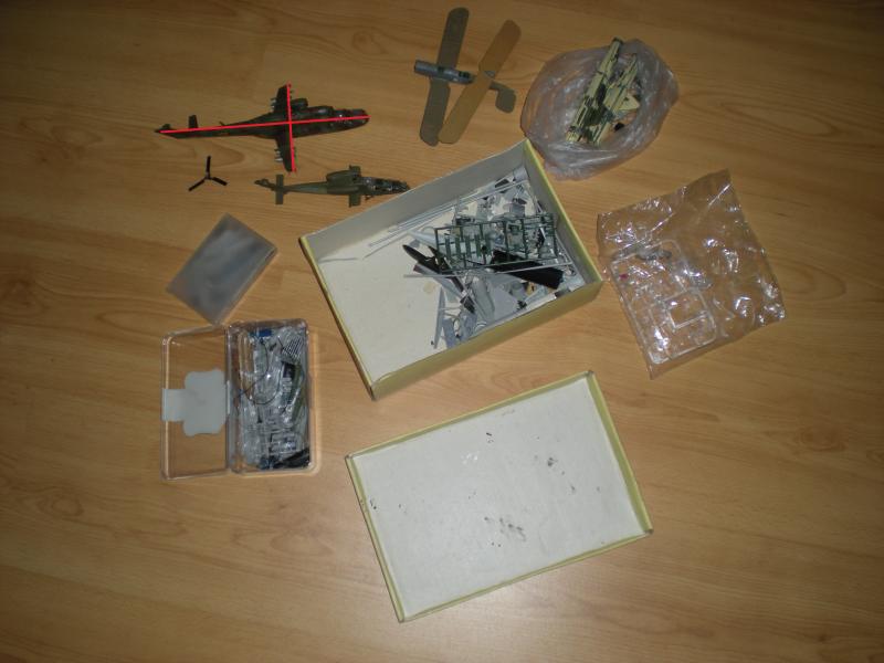 1/72-es A-109-es, MiG-21MF, és egy W.W.I R.A.F roncsot és rengeteg fel nem használt alkatrészt tartalmazó doboz! 2000-