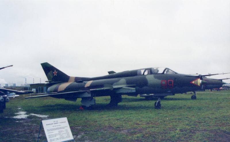 Sukhoi_Su-17UMKhodinka_Air_Force_Museum