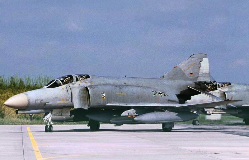 Luftwaffe F-4F Phantoms fitted with Soviet made SPS-141 Gvozdika Jamming pod (front) and American ALQ-119 ECM pod (back)