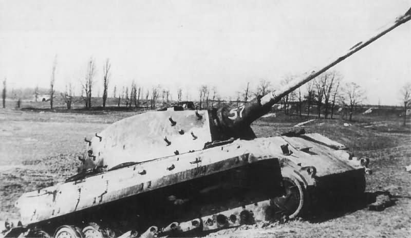 Tiger_2_324 Ungarn 1945 Marz

TIGER_2 324 Ungarn 1945 Marz kilőve?