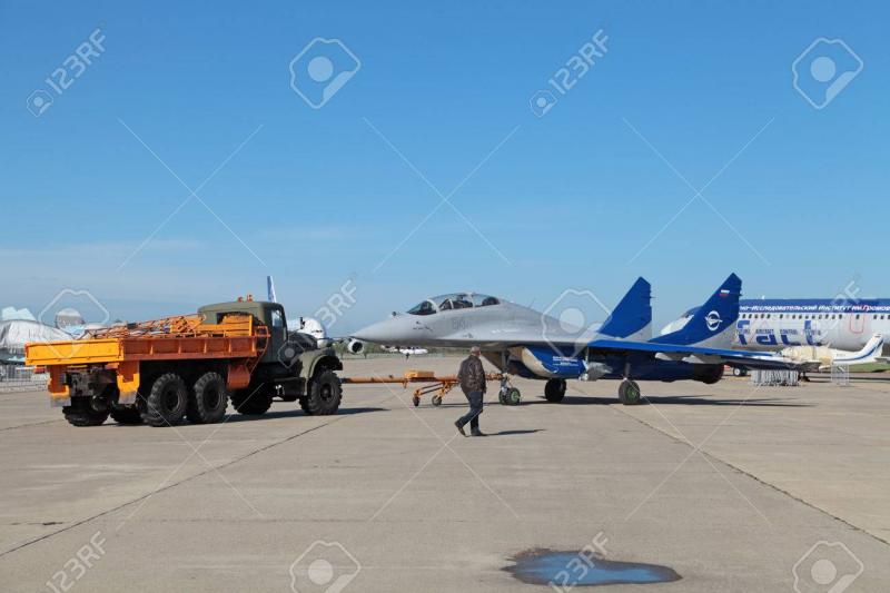 35724876-zhukovsky-russia-aug-26-2013-towing-multi-role-fighter-mikoyan-mig-29-ll-flying-laboratory-gromov-fl