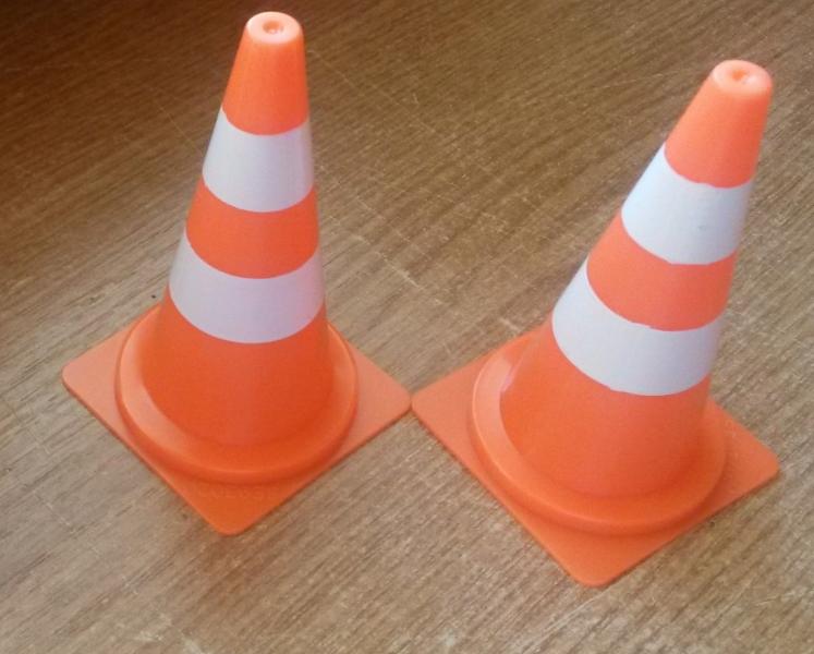 5 db 9 cm magas bólya. Egyben 2.500 Ft