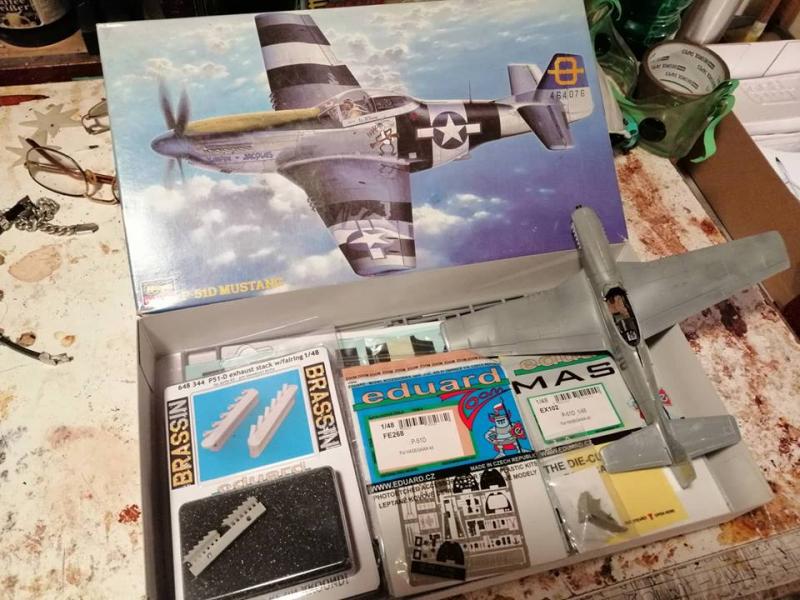 1/48as P-51 feljavítok egyben 4000ft a makett ajándék