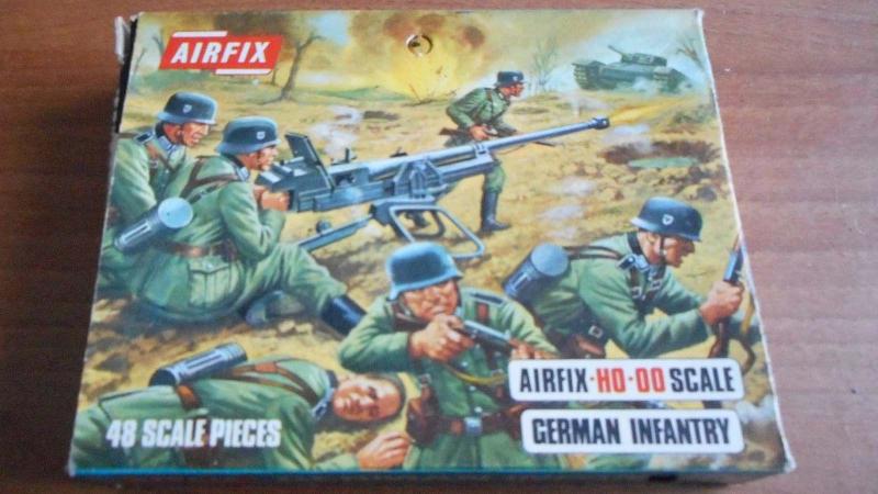 Airfix-PRIMA-EDIZIONE-S5-89-WWII-GERMAN-INFANTRY-PRIMA-EDIZIONE-extra-big-5051

47 db figura + adok mellé 7 db Heller Afrika korps figurát 1500 ft