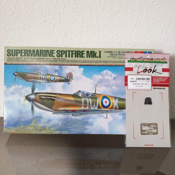 Tamiya Spitfire Mk.I (műszerfal matrica hiányzik) + Eduard Löök 644013 10.000,-