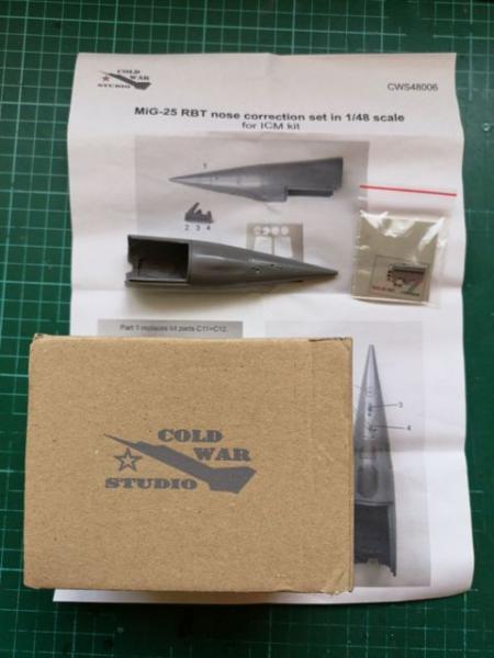 1-48 Cold War Studio(CWS48006) MIG-25RBT korrekt orr és műszerfal. Original 3,500,-Ft 
