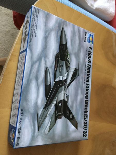 1:144 F-16