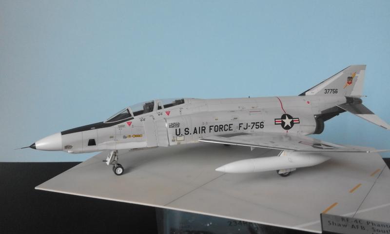 Hasegawa RF-4C

Hasegawa RF-4C "újszerű" állapotban, még Tengerészeti színekben. Hamarosan a dzsungel felett szántotta az eget..............(2011)