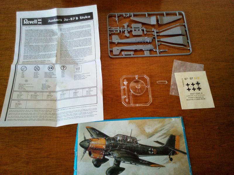 Revell Ju-87 1_144 (2000)