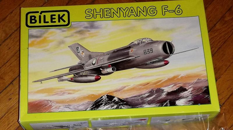 1:72	964	Bilek	F-6	elkezdetlen	dobozos	3300			