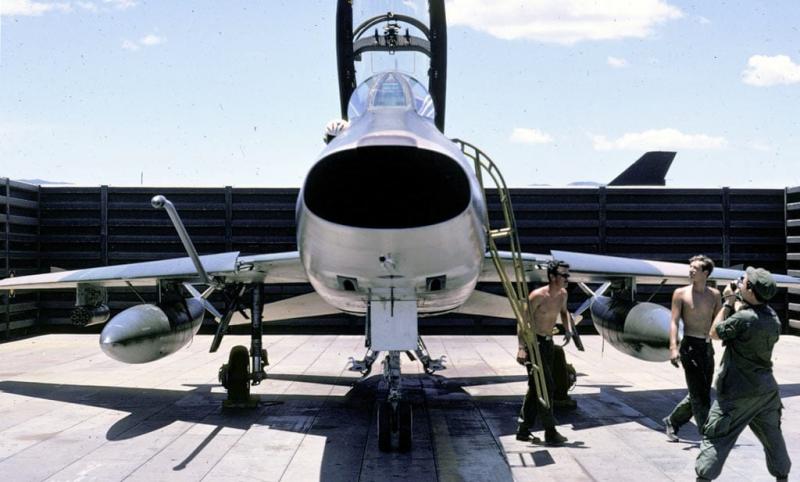 F-100F-Super-Sabre