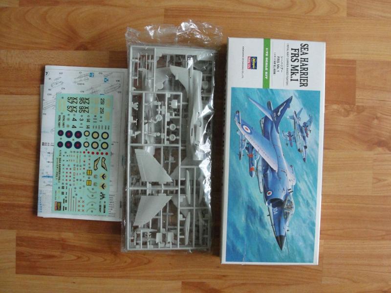 Hasegawa (B05) Sea Harrier FRS MK.1 

Kicsit megsárgult matricákkal, 1:72,  2000 HUF
