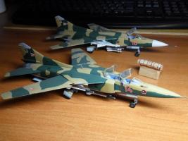 Mig-23MF és UB

Academy 1621 mind a kettő. Sok faragás, saját húzott tető. HAD 72018 a jelzések, oldalszámok Hunkit 72-001/H/05 lapról.  APU-60-2 és minden fegyverzet a Dragon 2504 készletből.  Évekkel ezelőtt ezeket is elajándékoztam