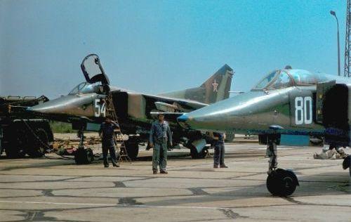 Bulgarian_MiG-23BN_Flogger-H_with_camo2