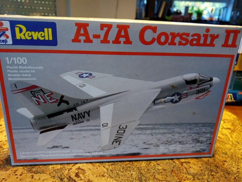 Revell Corsair II (2500)