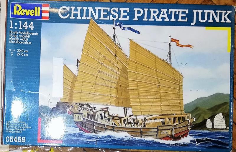 1:144	05459	Revell	Chinese Pirate Junk	elkezdetlen	dobozos	9200