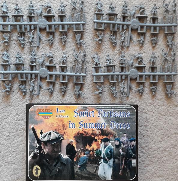 1_72 Soviet Partisans in Summer Dress, Stelets M085