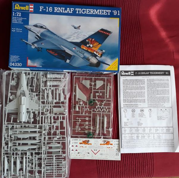 Revell 04330 1_72 F-16 RNLAF Tigermeet 91