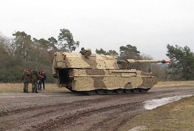 Pzh_2000_with_self-propelled_howitzer_with_MMT_mobile_multispectral_camouflage_system_Germany_German_army_001