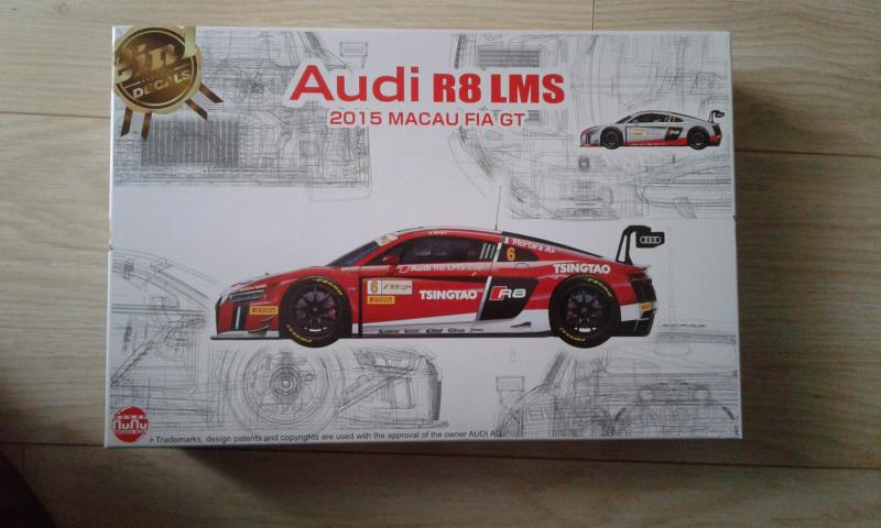Audi R8

1/24 új 14.000,-