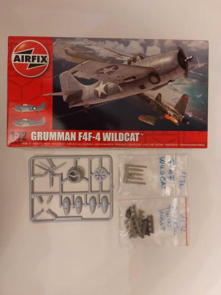 Airfix - F4F-4 Wildcat - 4000 ft - a kereten a motor öntés hibás, de van helyette gyanta, és légcsavar is