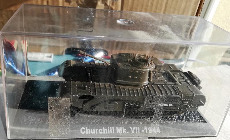 1:72			Churchill Mk. VII.	elkészített	dobozos	3000