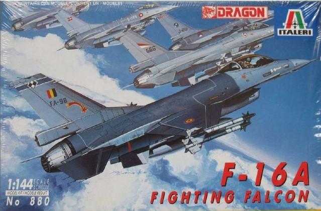 1:144		Italeri	F-16 A	elkezdetlen, kabintető hiányzik	dobozos	900			