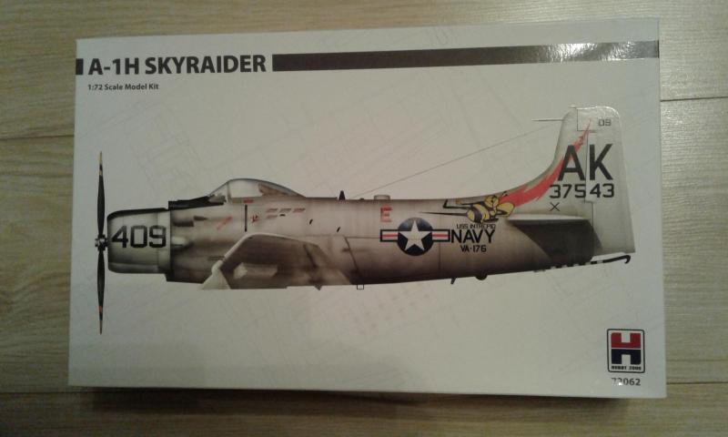 Skyraider 

1/72 új 10.000,-
