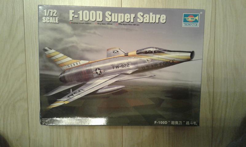 F-100

1/72 új, doboza nyomott 5.000,-