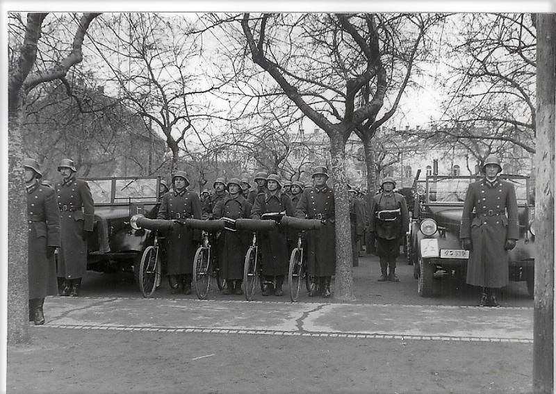 Kkhalas_1941_dec_01kép_1_Rendszám, csapatzászló, G5-ön
