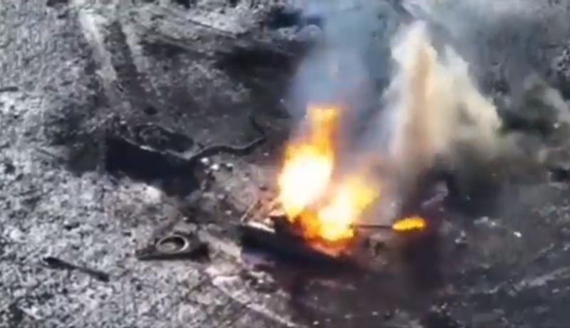 A T-72 már lángokban