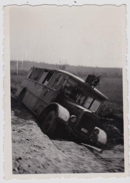 2-vh-erdely-fovarosi-autobusz-az-arokban-nagysomkut-elott-9x6cm-foto-b13c_1_big