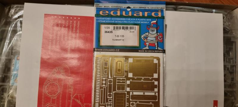 37057 1_35 Soviet Medium Tank T-55A Early Mod. 1965 No Interior  + EDUARD 36435