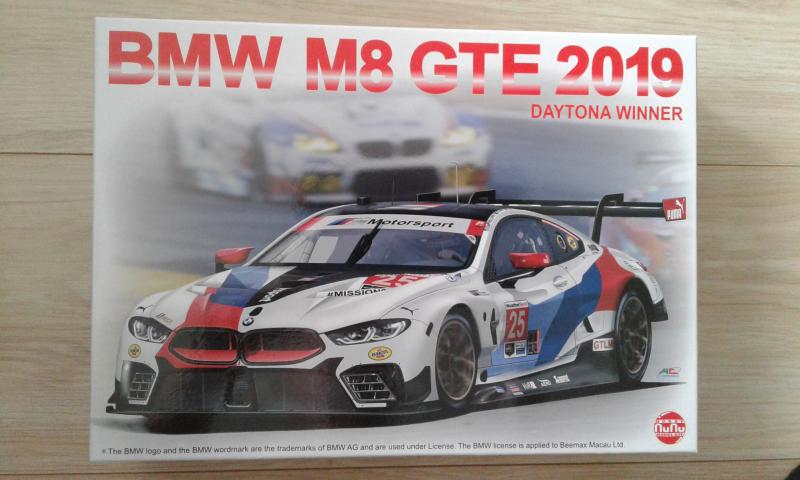BMW M8

1/24 új 15.000,-
