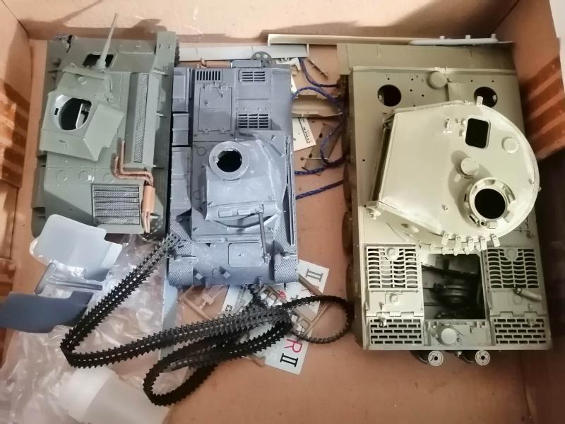 Academy Tiger I Late e éggé romos állapotban, a másik Tigrissel együtt 5000 ft + posta, Tamiya Pz II F 4000 ft + posta, Mini Art T-70 4000 ft + posta