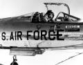 sta1-Chuck-Yeager-in-the-cockpit-of-an-NF-104-4th-December-1963

Híres felvétel, szerintem polírozott , mert jól látszanak az eltérő árnyalatú szegecsek.