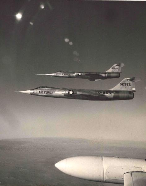 LOCKHEED F-104A STARFIGHTER FORMATION 2