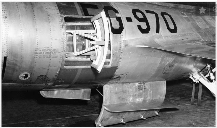 FG-970 az utolsó előtti előszéri példány 55-2970 jól kivehetően festetlen sárkánnyal. Ha hinni lehet az "életpálya" táblázatnak 1957-ben lenullázták W/O. (Élt max 2 évet)
