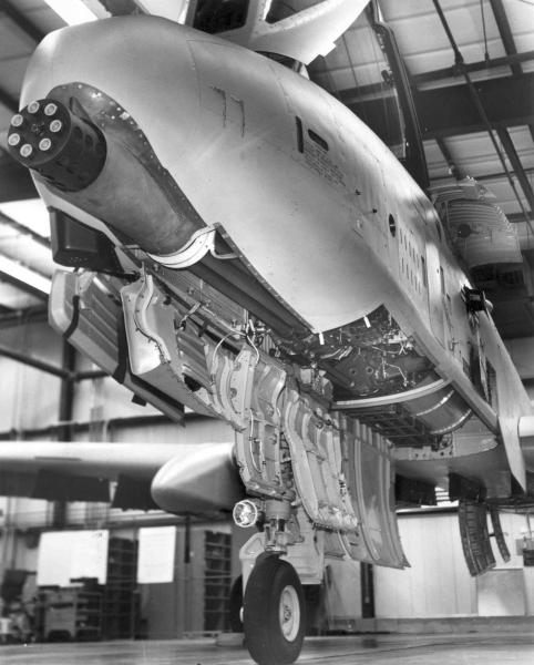 1280px-GAU-8_in_A-10