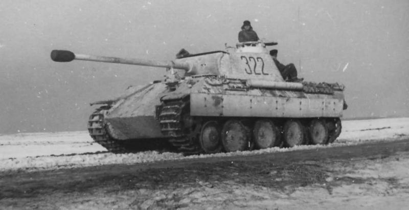 Panzer_V_Panther_with_Zimmerit_Eastern_front_1944-45