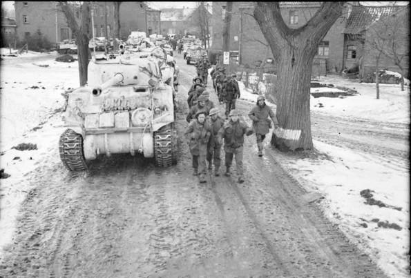 cameronians-holland-1945-595x403