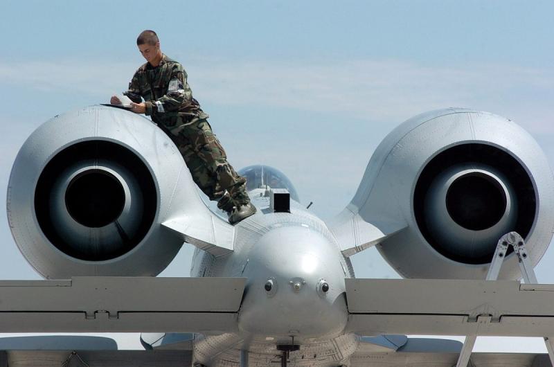 A-10-Engines-

Jol latszik hogy a kulso es belso aram elszeparalva lep ki a hmu gondolabol...