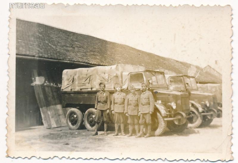 ii-vh-s-eredeti-foto-m-kir-honvedek-a-teherautok-elott-8e6c_1_big