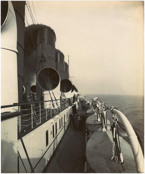 First_class_promenade_on_the_boat_deck_(8891973886)