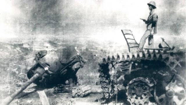 Chinese_tank_destroyed_in_Cao_Bang_1979-640x361