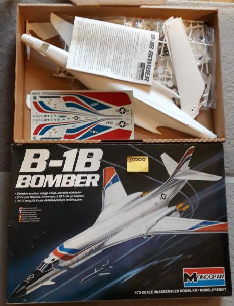 Monogram 5605 1_72 Rockwell B-1B Bomber