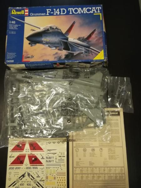 48_revell_tomcat