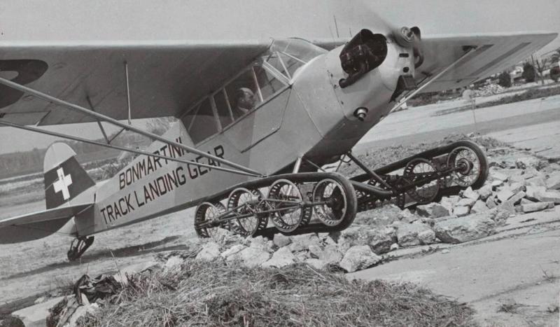 Piper Cub lánctalppal 1949-ben