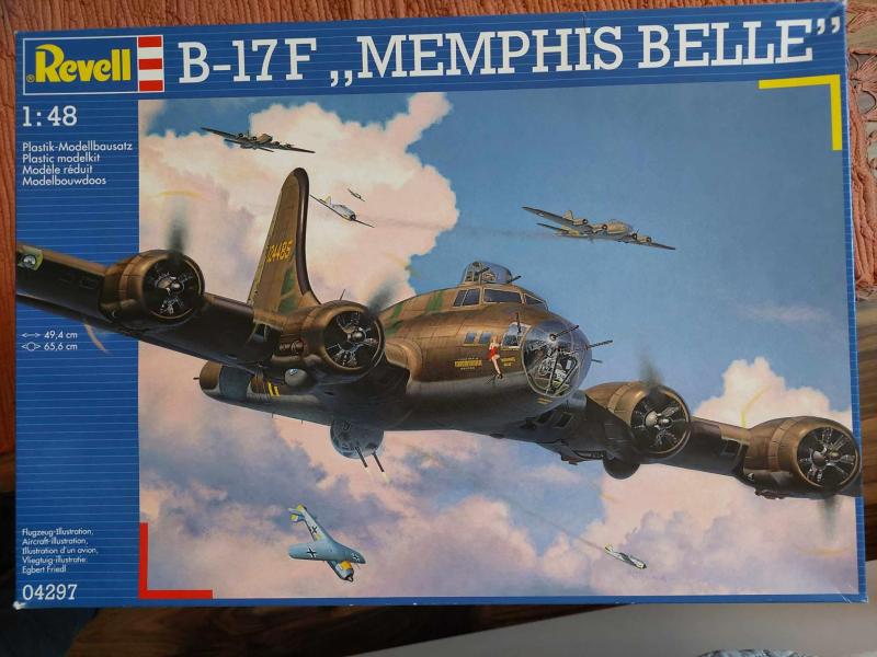 Revell B-17 12000 1-2 nagyobb alkatrész leválasztva